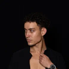 聆聽 cre$ce、觀看音樂影片、閱讀小傳、查看巡演日期等！