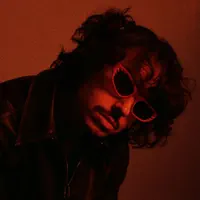 Poslechněte si interpreta undefined, sledujte hudební videa, přečtěte si životopis, podívejte se na data turné a další informace.