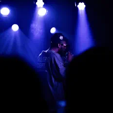 收听 OE Jizzle、观看音乐视频、阅读小传、查看巡演日期等 ！