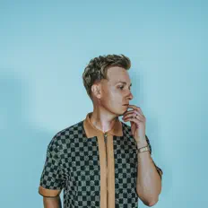 Poslechněte si interpreta Daniel Richter, sledujte hudební videa, přečtěte si životopis, podívejte se na data turné a další informace.