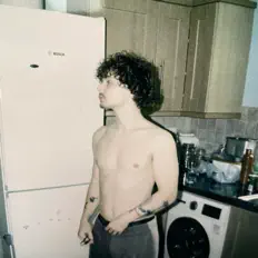 Posłuchaj wykonawcy Amorii, obejrzyj teledyski, przeczytaj biografię, zobacz daty tras koncertowych i nie tylko!