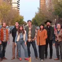 Poslechněte si interpreta undefined, sledujte hudební videa, přečtěte si životopis, podívejte se na data turné a další informace.