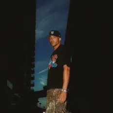 Ouve Cris Streetz, vê vídeos de música, lê a biografia, vê as datas da digressão e muito mais!