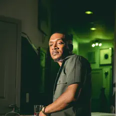 Champ Santiago: песни, клипы, биография, даты выступлений и многое другое.