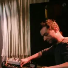 Ivan Dubiousを聴いたり、ミュージックビデオを鑑賞したり、経歴やツアー日程などを確認したりしましょう！