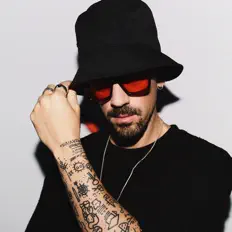 Poslechněte si interpreta Bastian Bux, sledujte hudební videa, přečtěte si životopis, podívejte se na data turné a další informace.