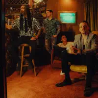 Écoutez undefined, regardez des vidéoclips, lisez la biographie, consultez les dates de tournée et plus encore !