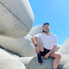 Escucha a DieM, mira videos musicales, lee su biografía, consulta las fechas de las gira y más.