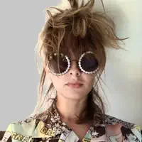 Escucha a undefined, mira videos musicales, lee su biografía, consulta las fechas de las gira y más.