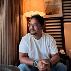 Arabinda Neog सुनें, म्यूज़िक वीडियो देखें, बायो पढ़ें, दौरे की तारीखें और बहुत कुछ देखें!