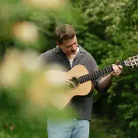 Luister naar undefined, bekijk muziekvideo's, lees de bio, bekijk de tourdata, en meer!