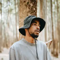 Gee D'Artを聴いたり、ミュージックビデオを鑑賞したり、経歴やツアー日程などを確認したりしましょう！