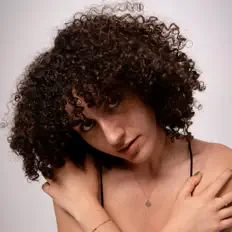 biz을(를) 듣고, 뮤직 비디오를 보고, 약력을 읽고, 투어 일정 등을 확인하세요!