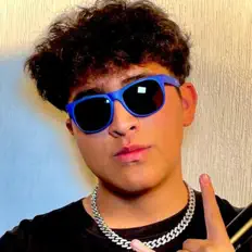 收听 Lucky Chains、观看音乐视频、阅读小传、查看巡演日期等 ！