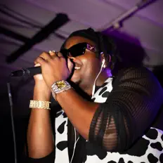 Ascolta D Thanks, guarda video musicali, leggi la biografia, vedi le date del tour & altro!