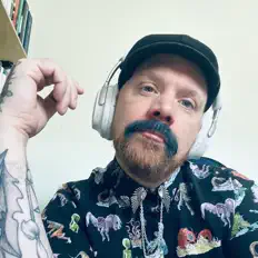 聆聽 Caedmon、觀看音樂影片、閱讀小傳、查看巡演日期等！