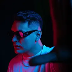 Listen to Fabi Hernandez, watch music videos, read bio, see tour dates & more!