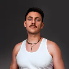 Poslechněte si interpreta SEMENYAK, sledujte hudební videa, přečtěte si životopis, podívejte se na data turné a další informace.