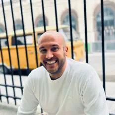 聆聽 Gianni Rossi、觀看音樂影片、閱讀小傳、查看巡演日期等！