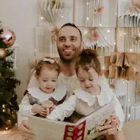 收听 undefined、观看音乐视频、阅读小传、查看巡演日期等 ！