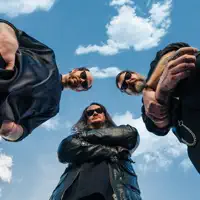 Escucha a undefined, mira videos musicales, lee su biografía, consulta las fechas de las gira y más.