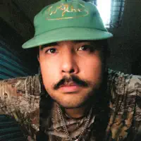 undefinedを聴いたり、ミュージックビデオを鑑賞したり、経歴やツアー日程などを確認したりしましょう！