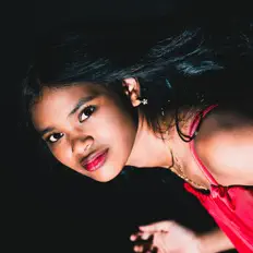 Écoutez Ada Chan, regardez des vidéoclips, lisez la biographie, consultez les dates de tournée et plus encore !