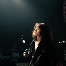 聆聽 邢定弘、觀看音樂影片、閱讀小傳、查看巡演日期等！