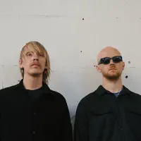 undefined सुनें, म्यूज़िक वीडियो देखें, बायो पढ़ें, दौरे की तारीखें और बहुत कुछ देखें!