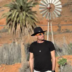 Posłuchaj wykonawcy Antonello D'arrigo, obejrzyj teledyski, przeczytaj biografię, zobacz daty tras koncertowych i nie tylko!