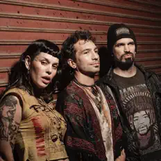 Hör dir Ramen an, schau dir Musikvideos an, lies die Biografie, finde Tourdaten und mehr!