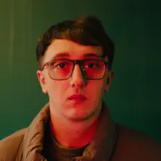Écoutez Conrad Stone, regardez des vidéoclips, lisez la biographie, consultez les dates de tournée et plus encore !