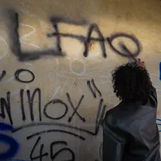 收听 YAYA、观看音乐视频、阅读小传、查看巡演日期等 ！