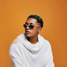 收听 Makkenzie、观看音乐视频、阅读小传、查看巡演日期等 ！