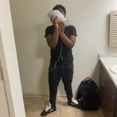 lil1jrを聴いたり、ミュージックビデオを鑑賞したり、経歴やツアー日程などを確認したりしましょう！