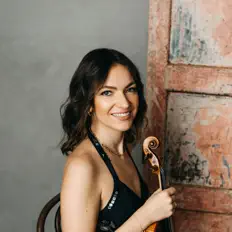 Karolina Mikołajczyk सुनें, म्यूज़िक वीडियो देखें, बायो पढ़ें, दौरे की तारीखें और बहुत कुछ देखें!