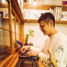 Dengarkan Tamotsu LeftGroove, tonton video musik, baca bio, lihat tanggal tur & lainnya!