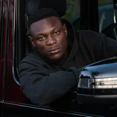 聆聽 Hassuntu、觀看音樂影片、閱讀小傳、查看巡演日期等！