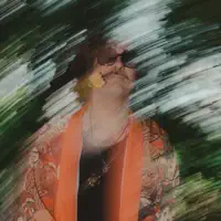 Poslechněte si interpreta undefined, sledujte hudební videa, přečtěte si životopis, podívejte se na data turné a další informace.