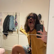 收听 Come Vuoy、观看音乐视频、阅读小传、查看巡演日期等 ！