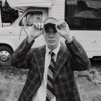 Hör dir undefined an, schau dir Musikvideos an, lies die Biografie, finde Tourdaten und mehr!