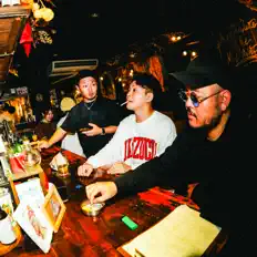 BUMBAを聴いたり、ミュージックビデオを鑑賞したり、経歴やツアー日程などを確認したりしましょう！
