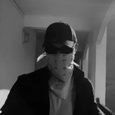 Dil을(를) 듣고, 뮤직 비디오를 보고, 약력을 읽고, 투어 일정 등을 확인하세요!