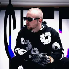 聆聽 OSKAR、觀看音樂影片、閱讀小傳、查看巡演日期等！