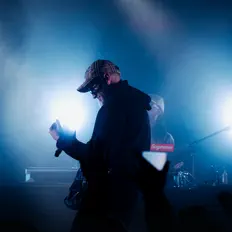 收听 Frika、观看音乐视频、阅读小传、查看巡演日期等 ！