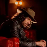 Ascolta undefined, guarda video musicali, leggi la biografia, vedi le date del tour & altro!