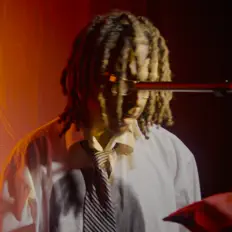 ILUVKXYを聴いたり、ミュージックビデオを鑑賞したり、経歴やツアー日程などを確認したりしましょう！