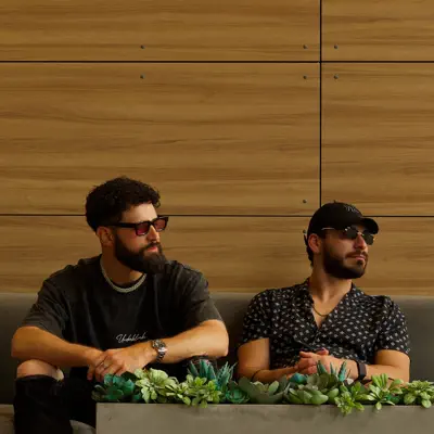 Listen to Des & Del, watch music videos, read bio, see tour dates & more!