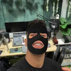 E-LYASを聴いたり、ミュージックビデオを鑑賞したり、経歴やツアー日程などを確認したりしましょう！