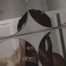 Javs을(를) 듣고, 뮤직 비디오를 보고, 약력을 읽고, 투어 일정 등을 확인하세요!